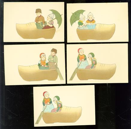 (PRENTBRIEFKAART  POSTCARD) 5 decoratieve briefkaarten met afbeeldingen van kinderen in klederacht in een klomp als roeibootje