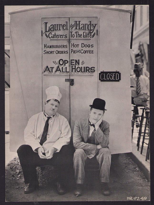 (RECLAME / ADVERTENTIE - ADVERTISEMENT) Laurel and Hardy photo advertising  (card) 20,5x28 Cm