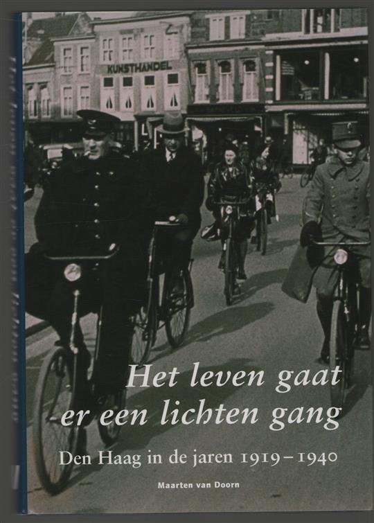 Het leven gaat er een lichten gang : Den Haag in de jaren 1919-1940