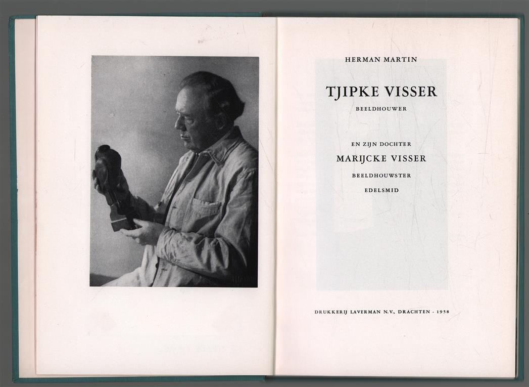 Tjipke Visser, beeldhouwer, en zijn dochter Marijcke Visser, beeldhouwster, edelsmid