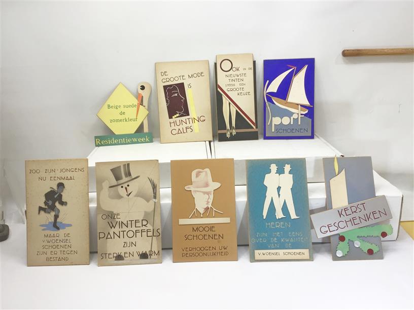 Complete serie van 10 Art Deco etalage- en winkelreclameborden – V. Woensel Schoenen – ca. 1930-1935