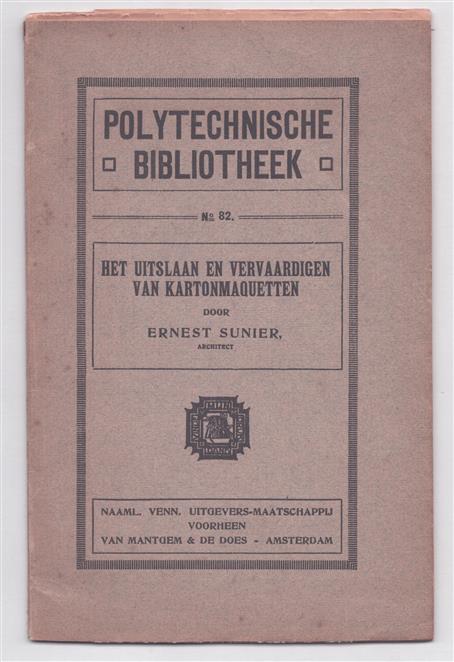 Het uitslaan en vervaardigen van kartonmaquetten.